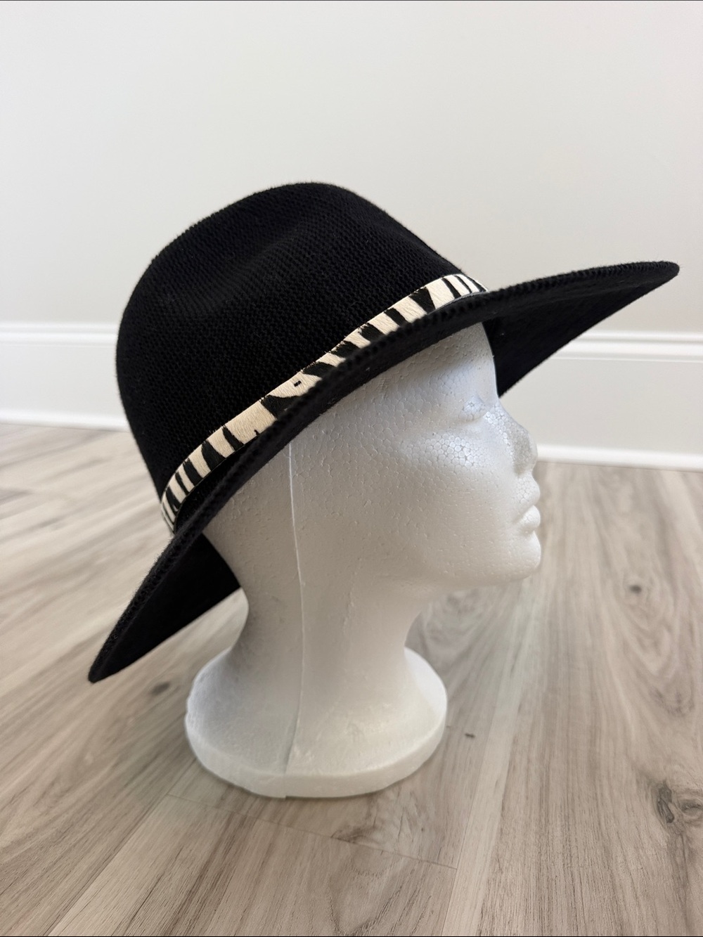 NWT URBAN OUTFITTERS Black Wide-Brim Men’s Hat with Contrasting Band o/s